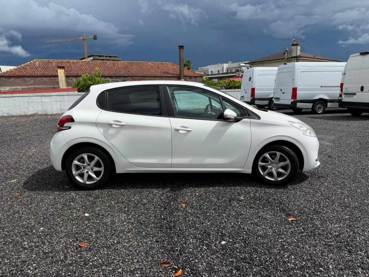 peugeot-208-2017-diesel-1560cc