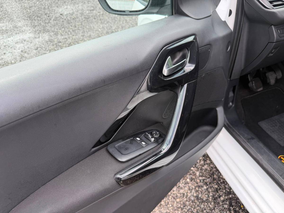 peugeot-208-2017-diesel-1560cc