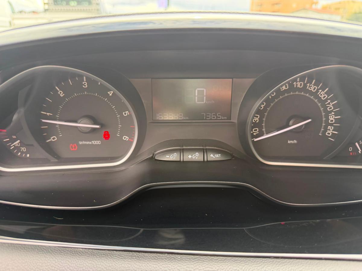 peugeot-208-2017-diesel-1560cc