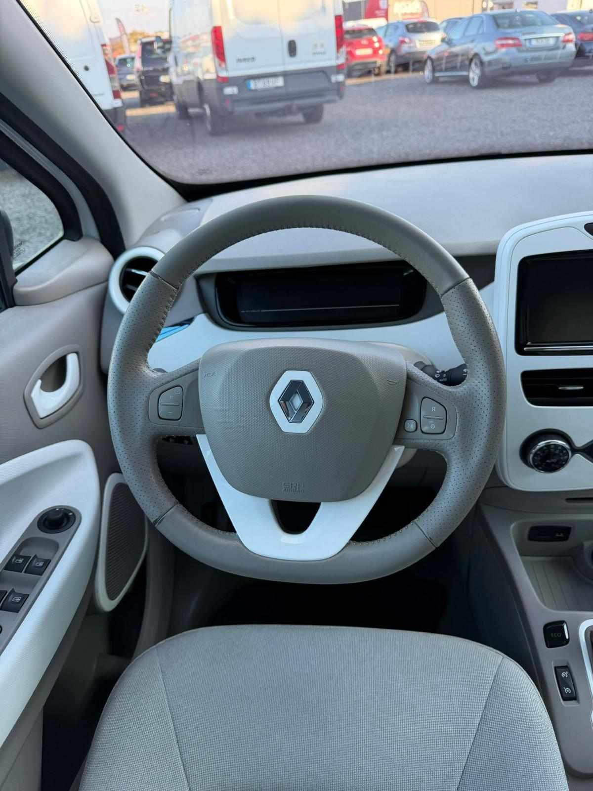 renault-zoe-2013-eletrico-0cc