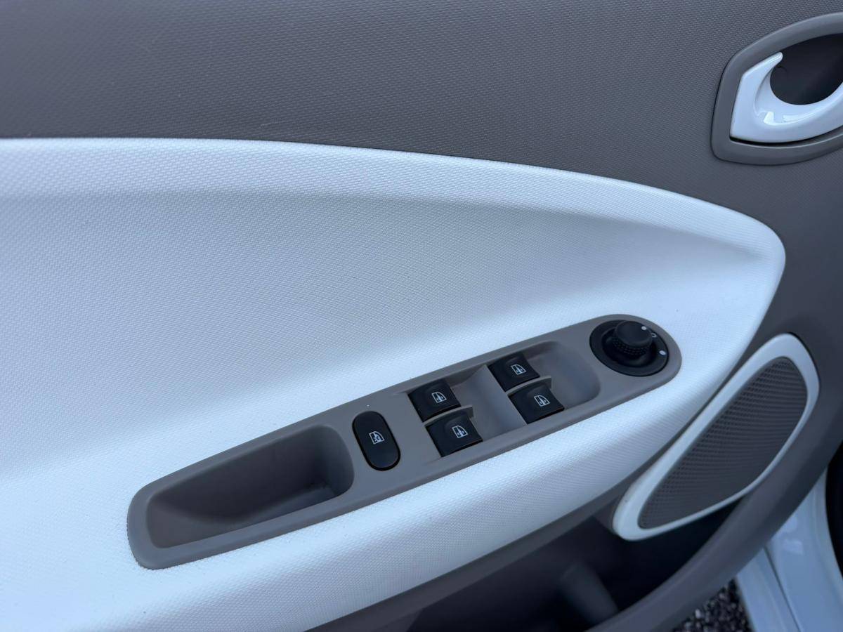 renault-zoe-2013-eletrico-0cc