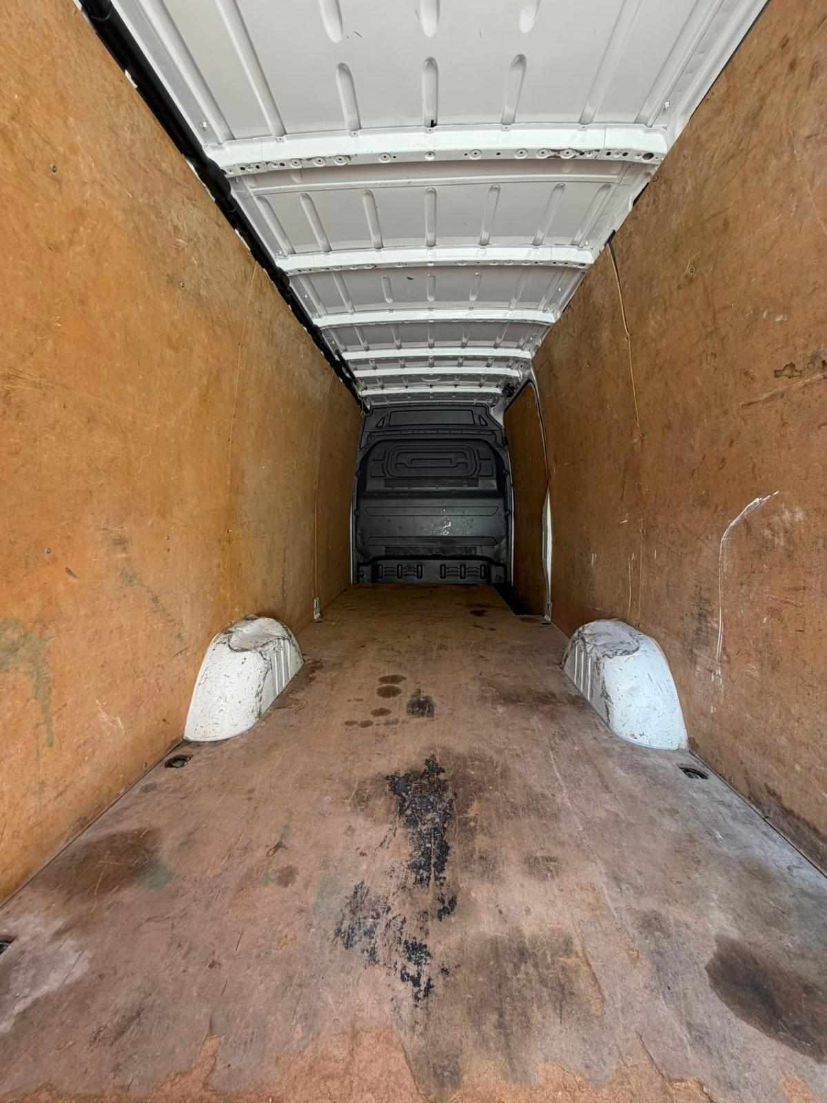 mercedes-benz-sprinter-2023-diesel-1950cc