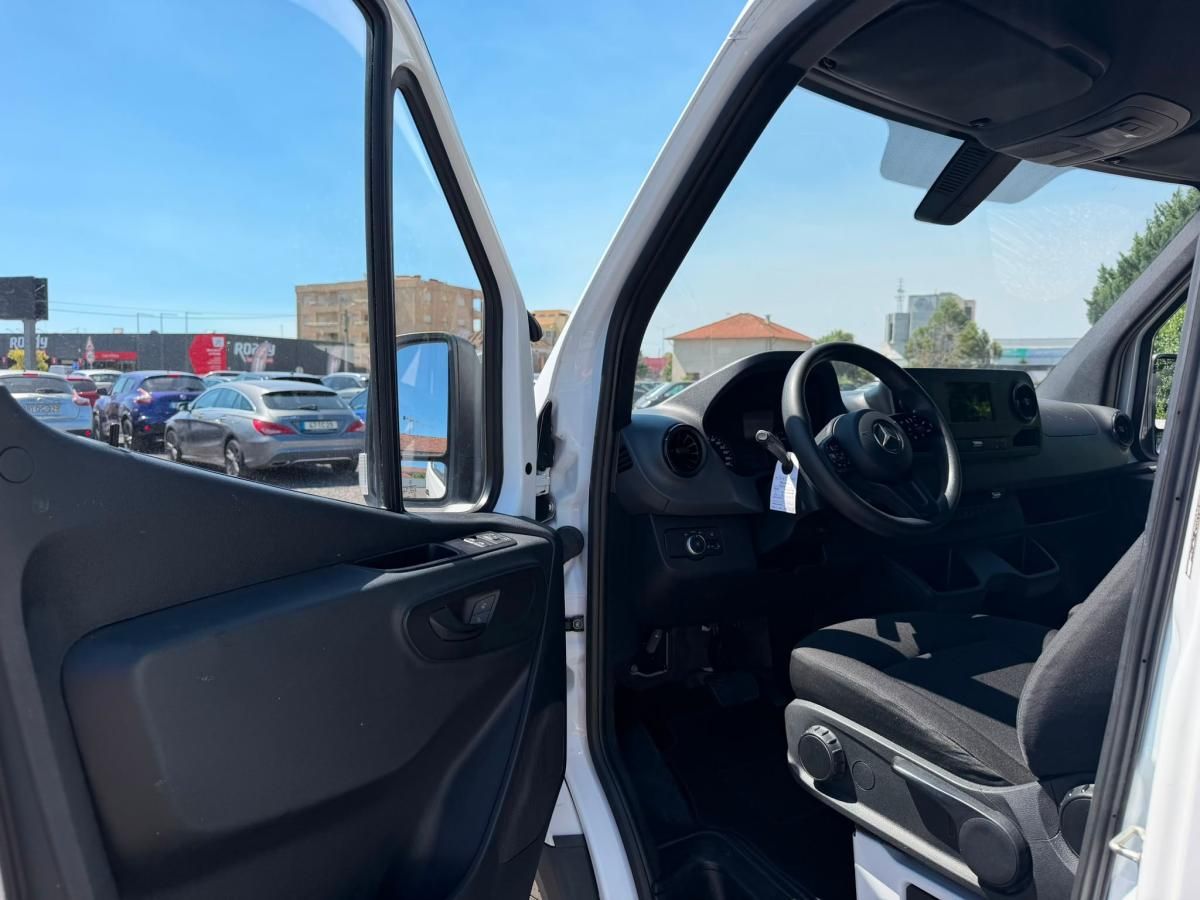 mercedes-benz-sprinter-2023-diesel-1950cc