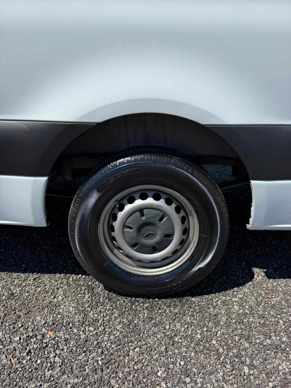 mercedes-benz-sprinter-2023-diesel-1950cc