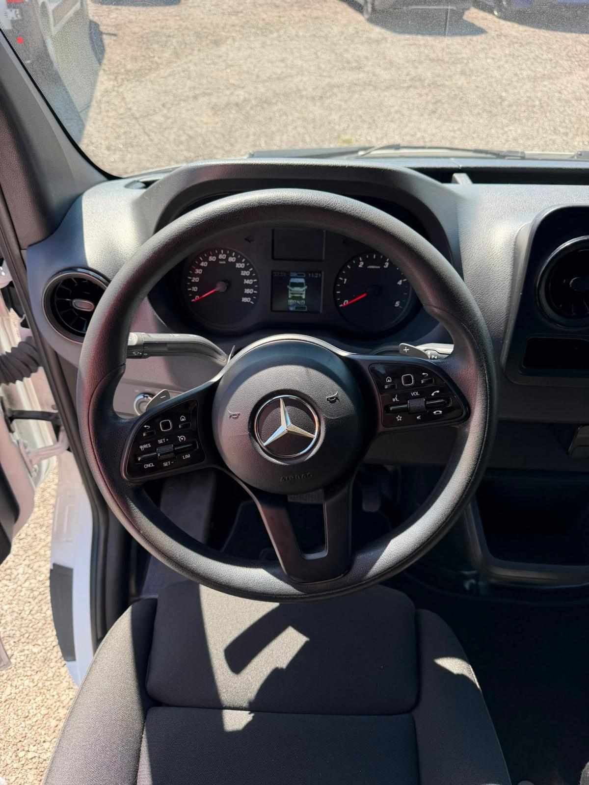 mercedes-benz-sprinter-2023-diesel-1950cc
