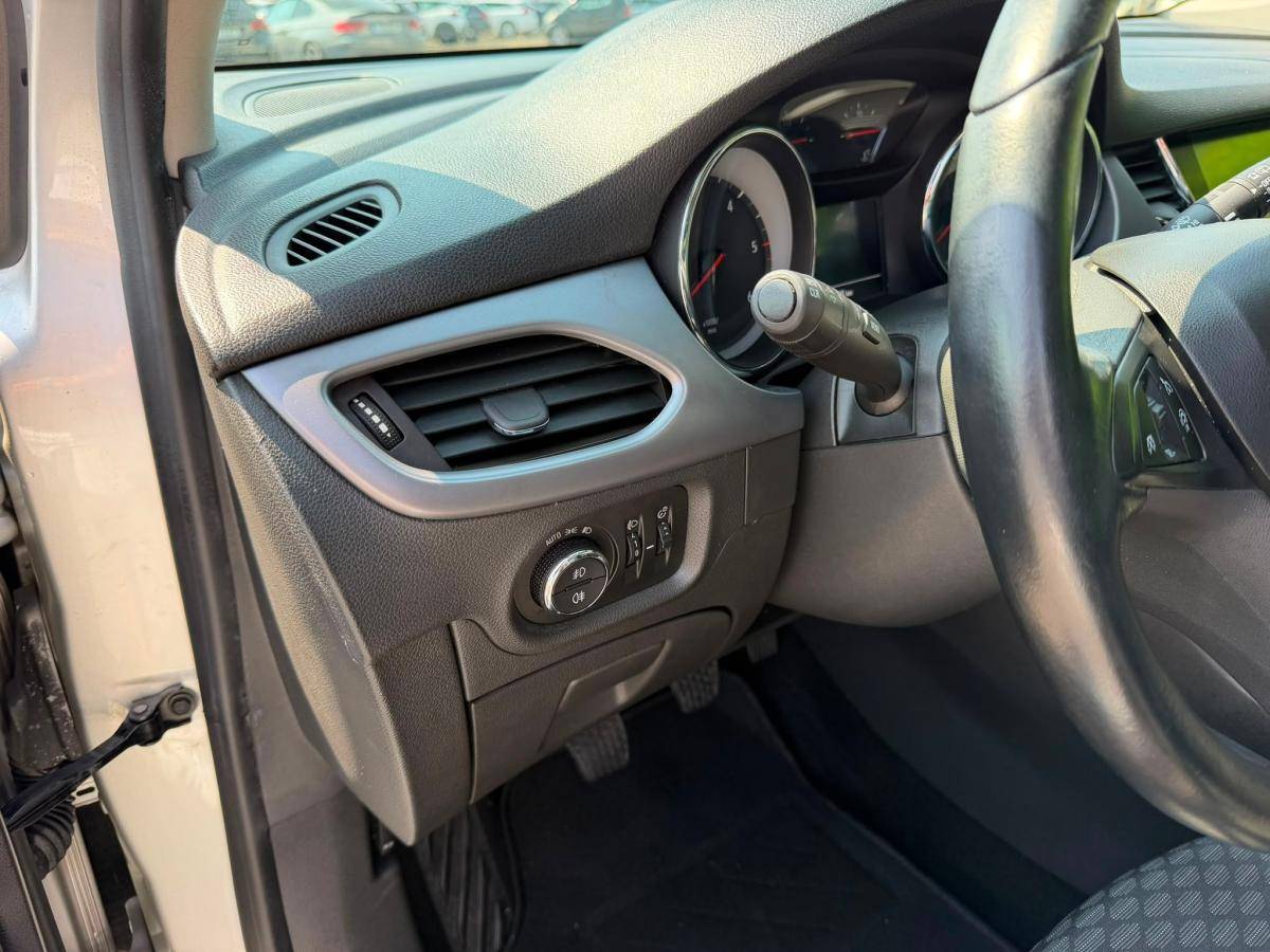 opel-astra-sport-tourer-2017-diesel-1598cc