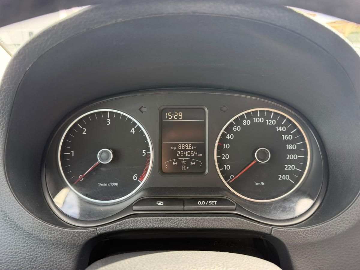 volkswagen-polo-2010-diesel-1199cc