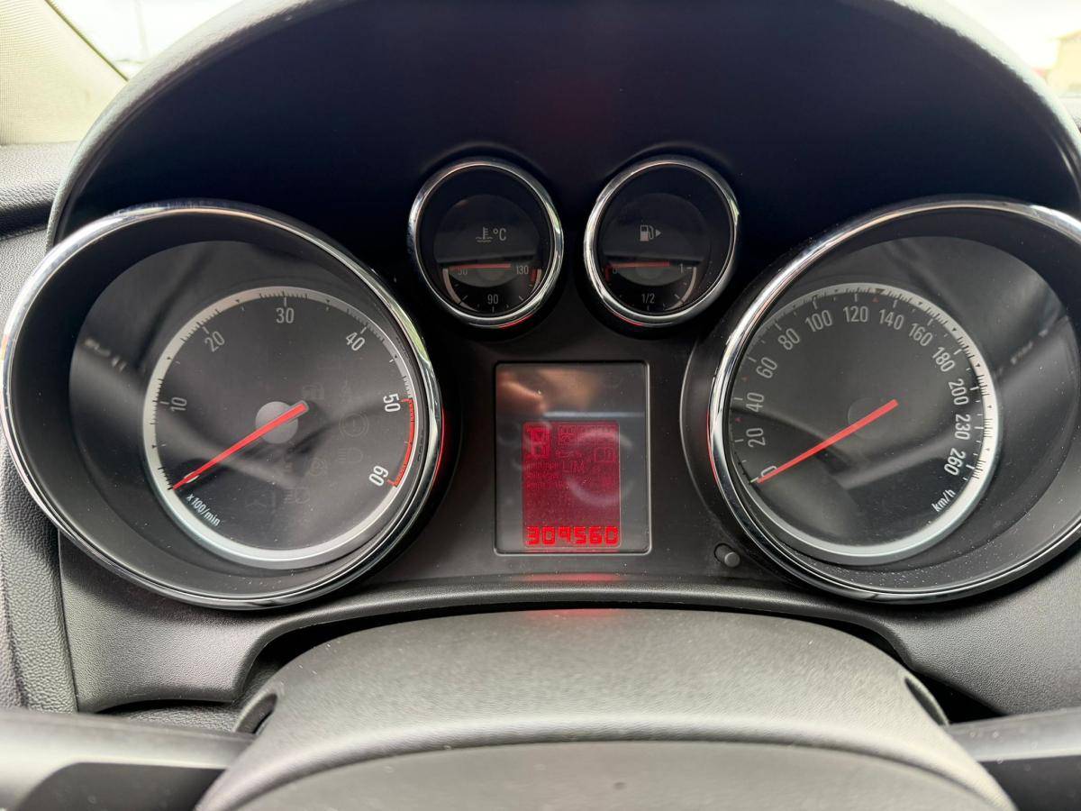 opel-astra-sport-tourer-2013-diesel-1248cc