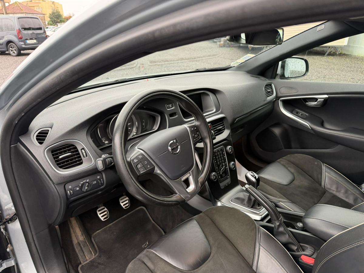 volvo-v40-2017-diesel-1969cc