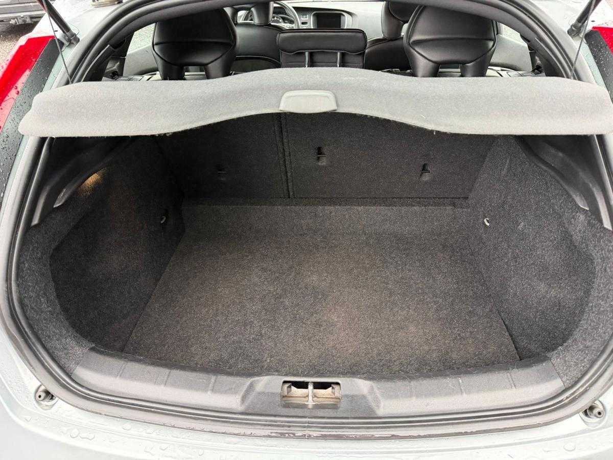 volvo-v40-2017-diesel-1969cc