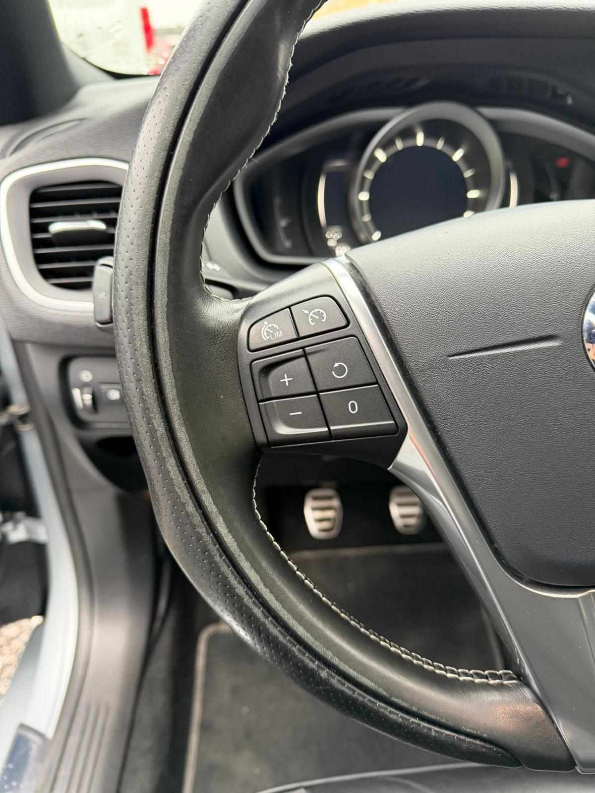 volvo-v40-2017-diesel-1969cc