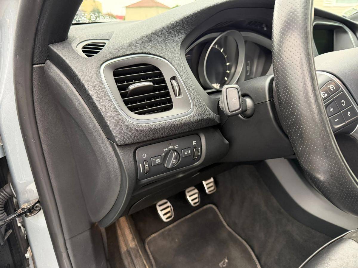volvo-v40-2017-diesel-1969cc