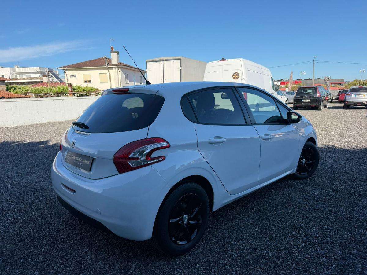 peugeot-208-2014-gasolina-1199cc
