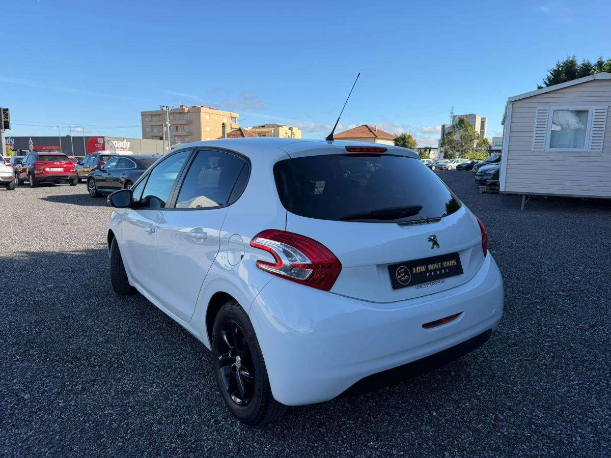 peugeot-208-2014-gasolina-1199cc