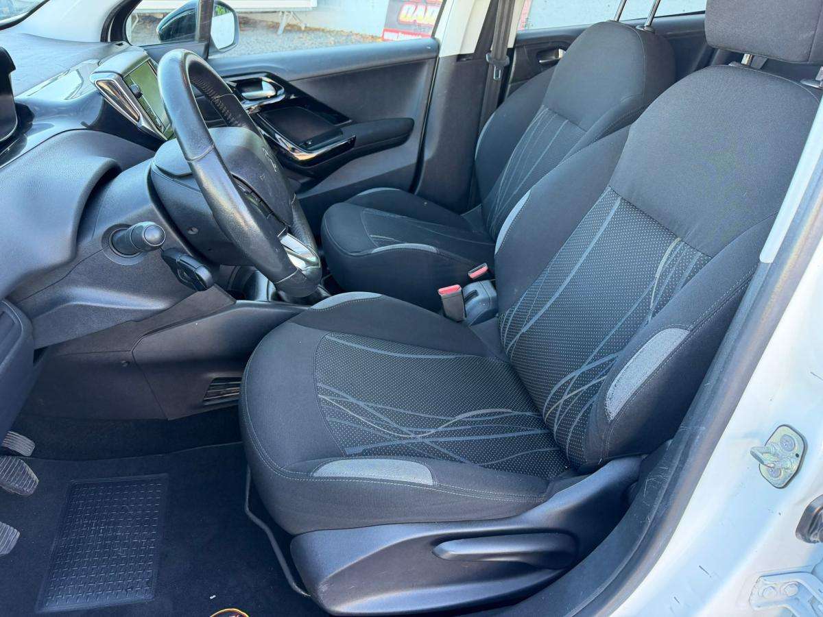 peugeot-208-2014-gasolina-1199cc