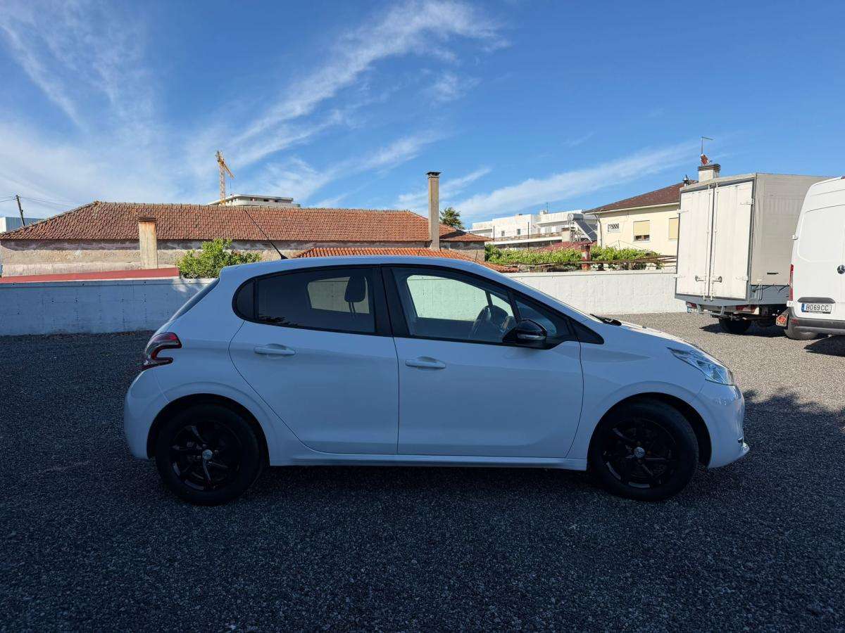 peugeot-208-2014-gasolina-1199cc