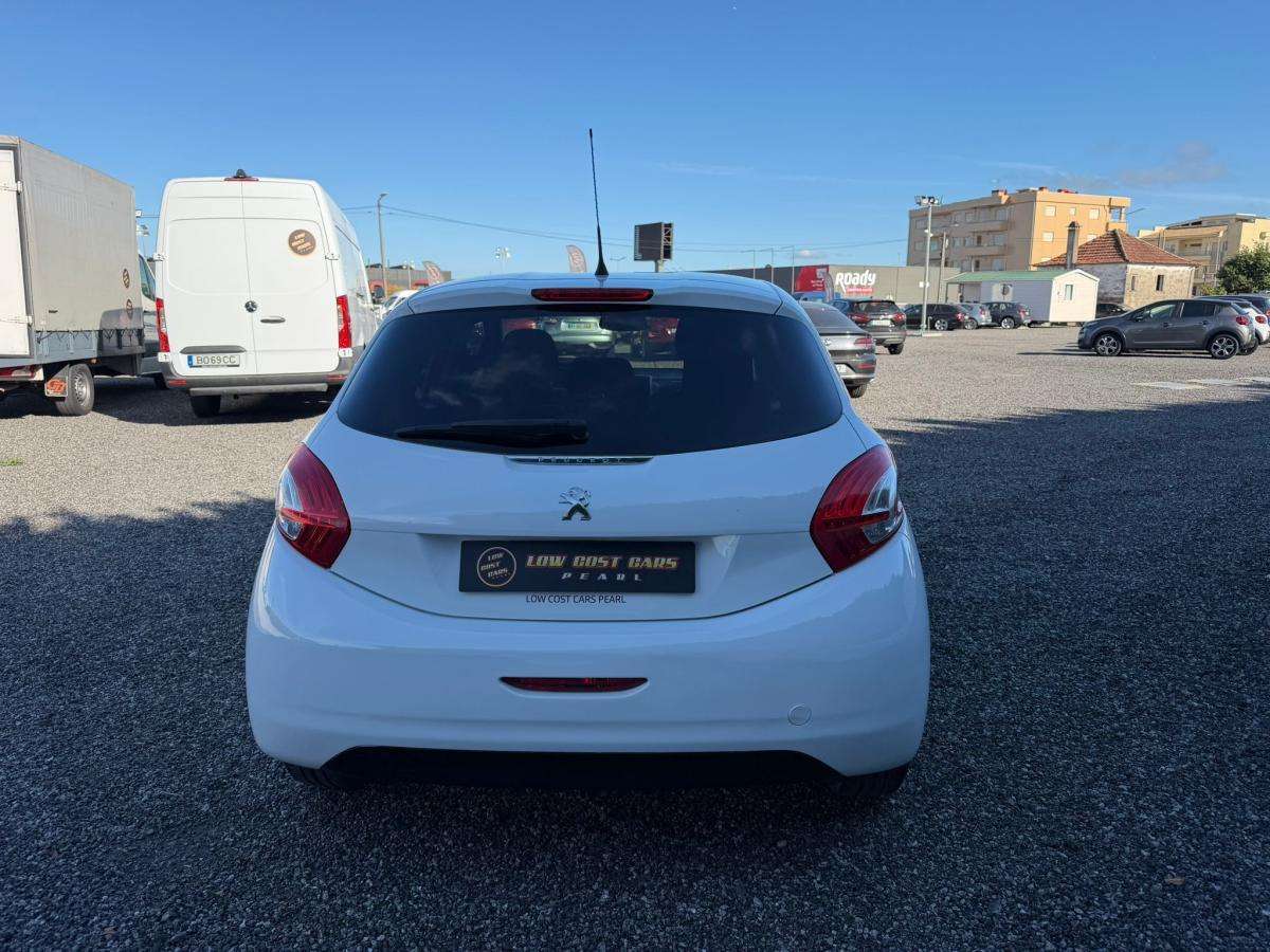 peugeot-208-2014-gasolina-1199cc