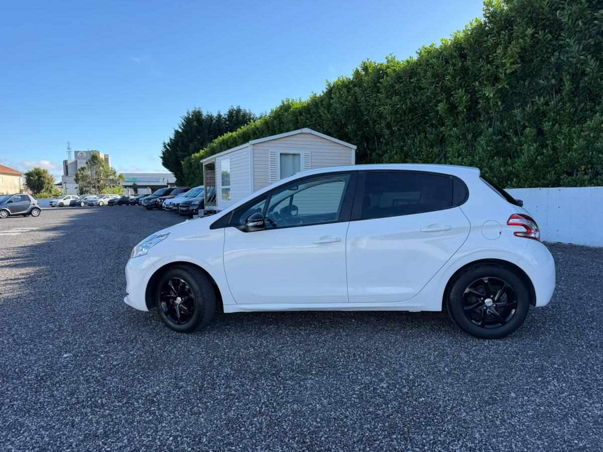 peugeot-208-2014-gasolina-1199cc