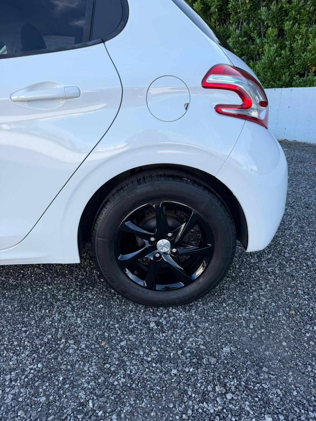 peugeot-208-2014-gasolina-1199cc