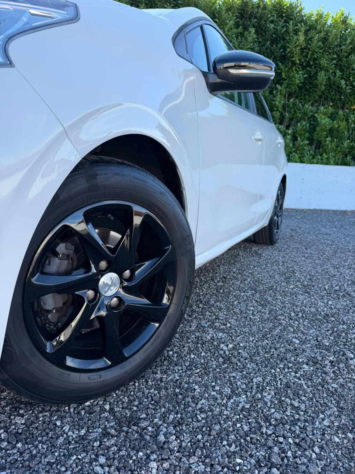 peugeot-208-2014-gasolina-1199cc