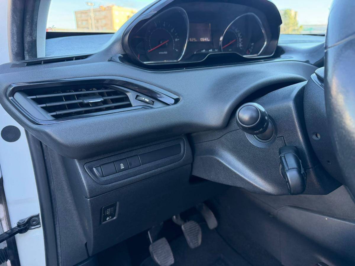 peugeot-208-2014-gasolina-1199cc