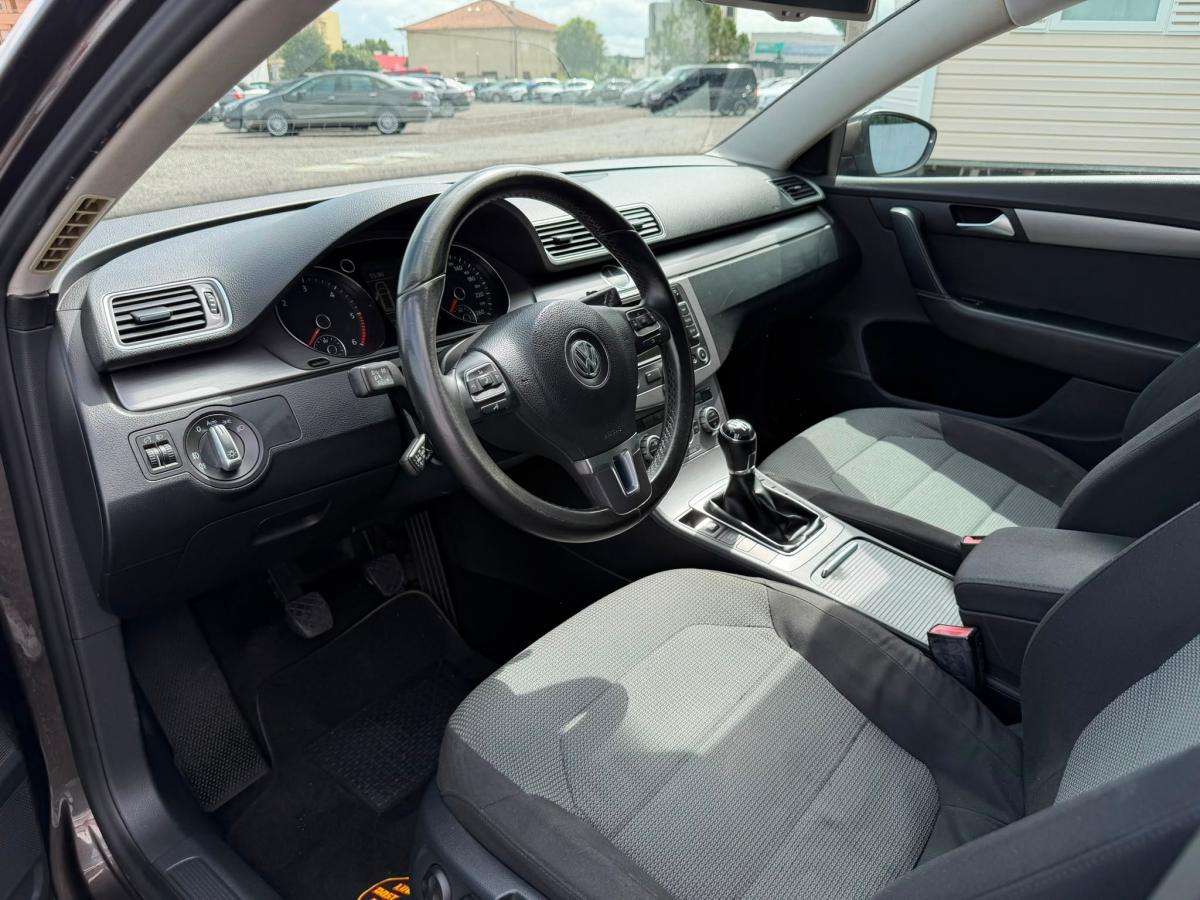 volkswagen-passat-variant-2013-diesel-1598cc