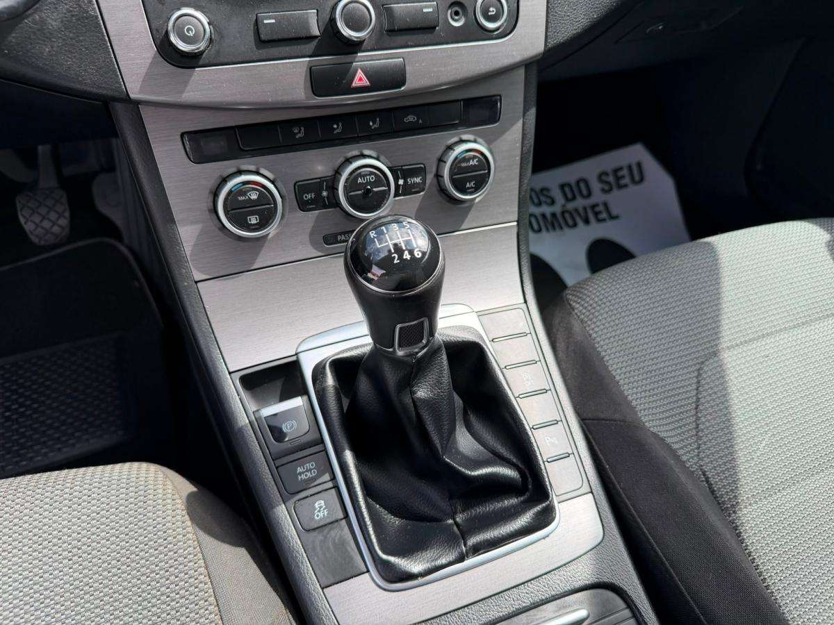 volkswagen-passat-variant-2013-diesel-1598cc