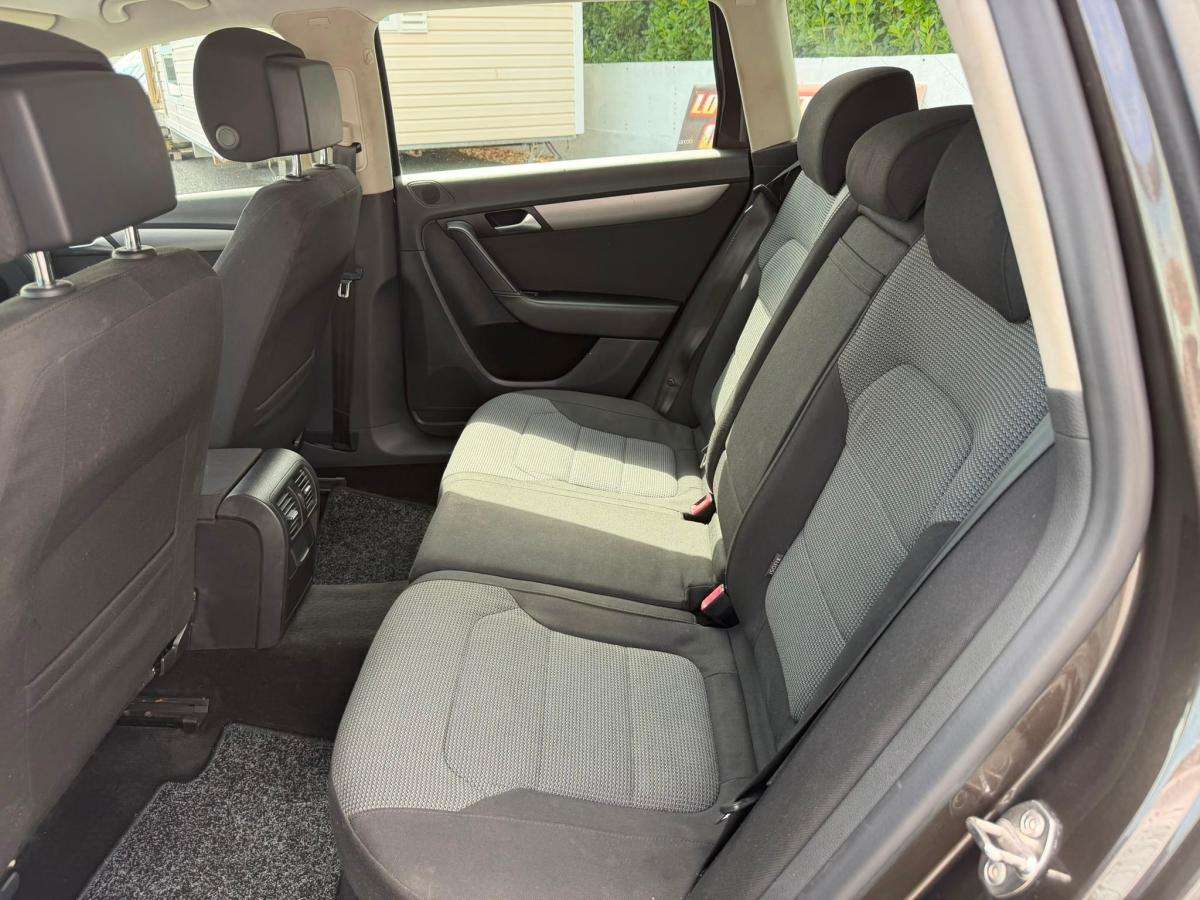 volkswagen-passat-variant-2013-diesel-1598cc