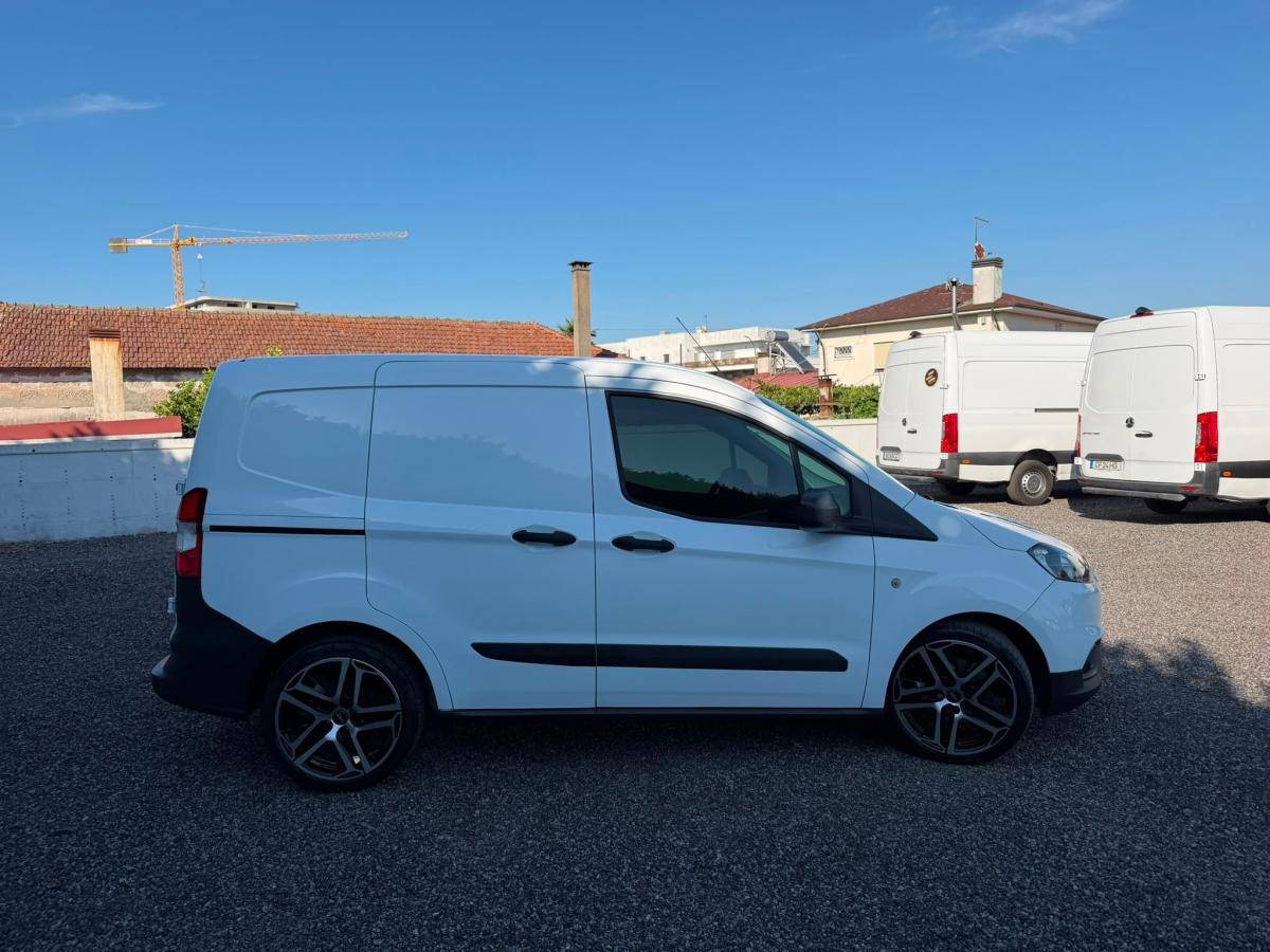 ford-transit-courier-2022-diesel-1499cc