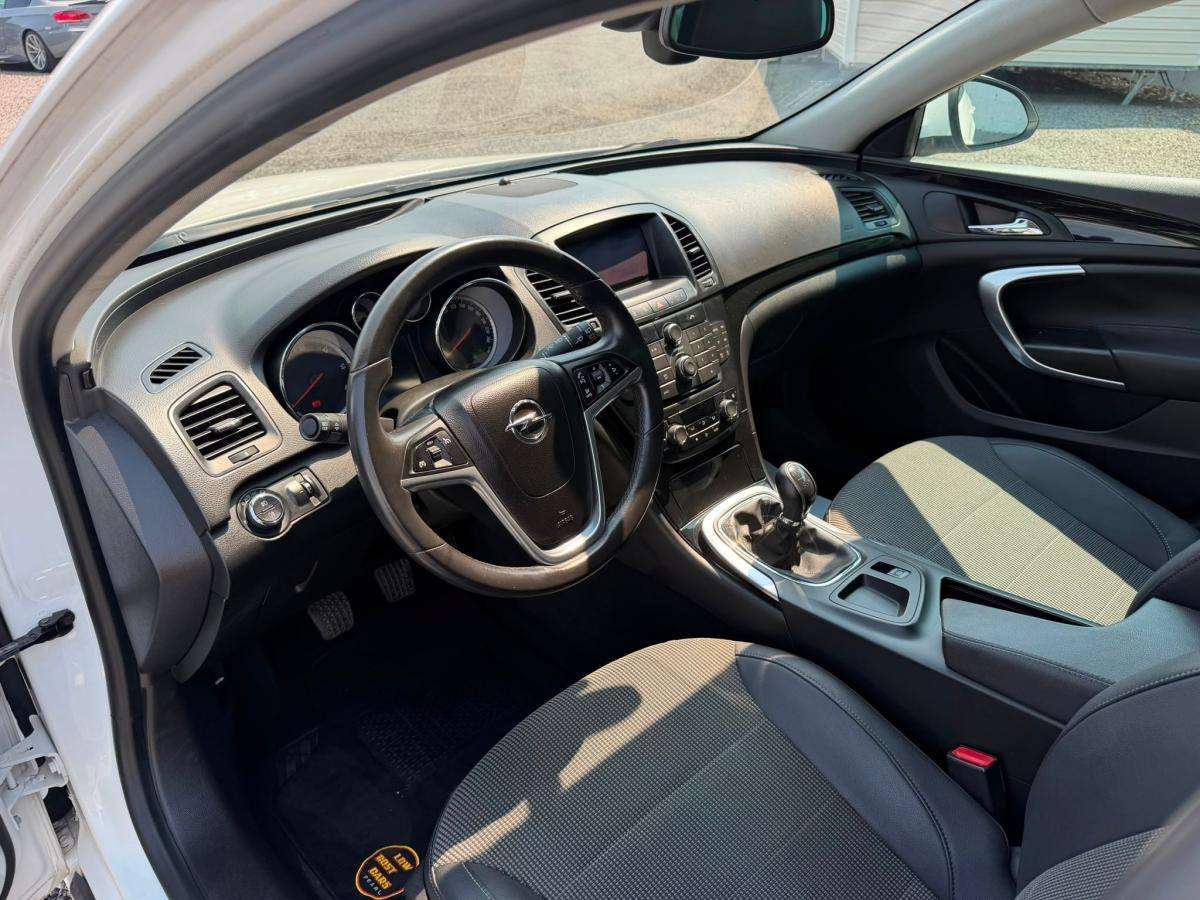 opel-insignia-sports-tourer-2011-diesel-1956cc
