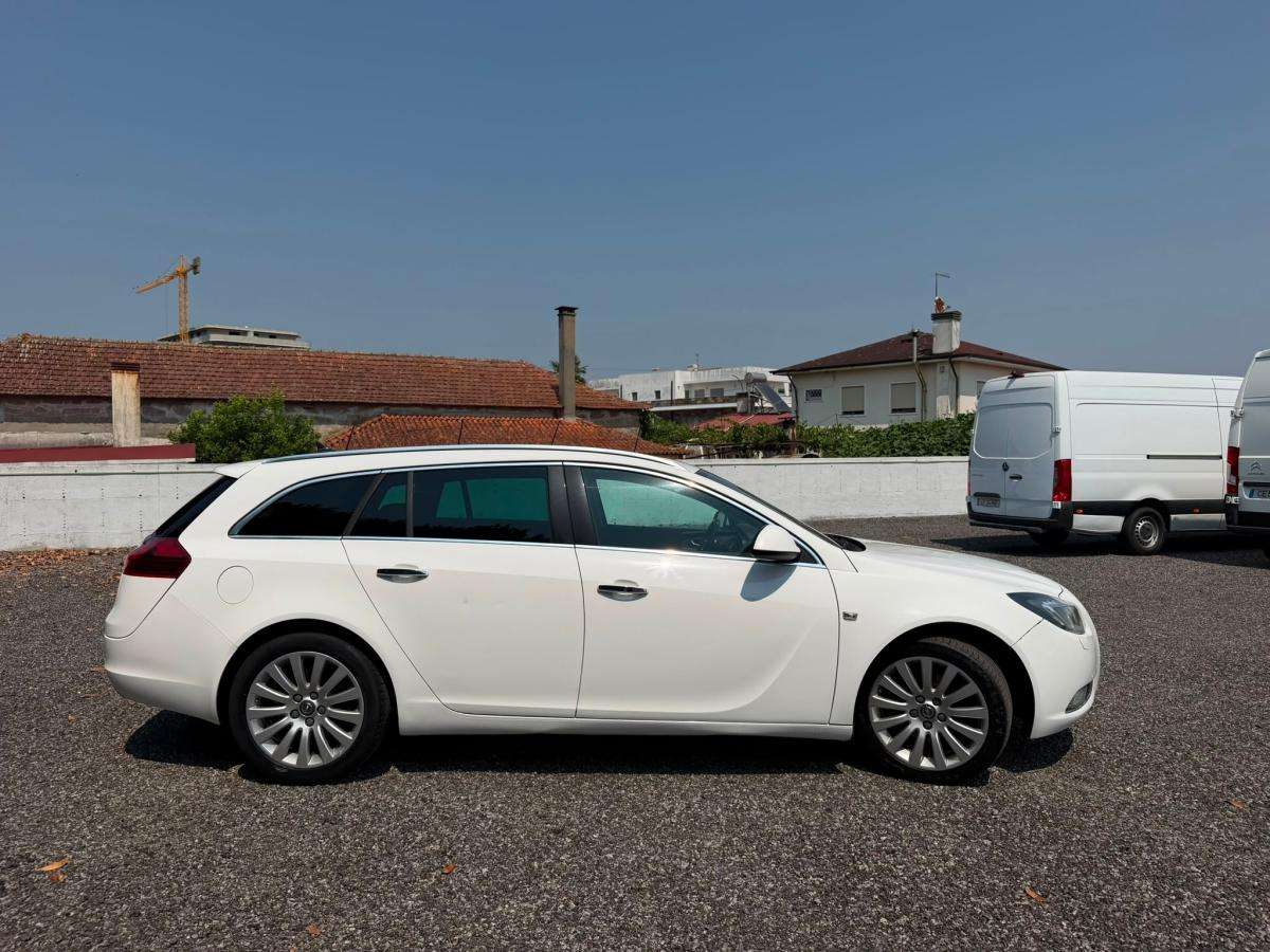opel-insignia-sports-tourer-2011-diesel-1956cc