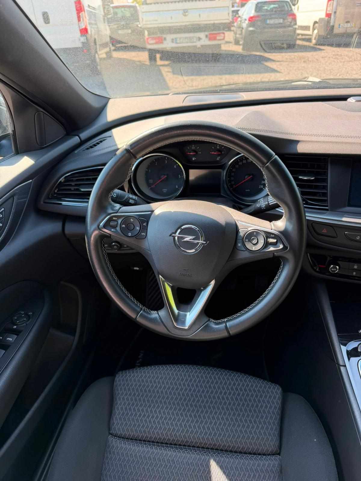 opel-insignia-sports-tourer-2021-diesel-1496cc