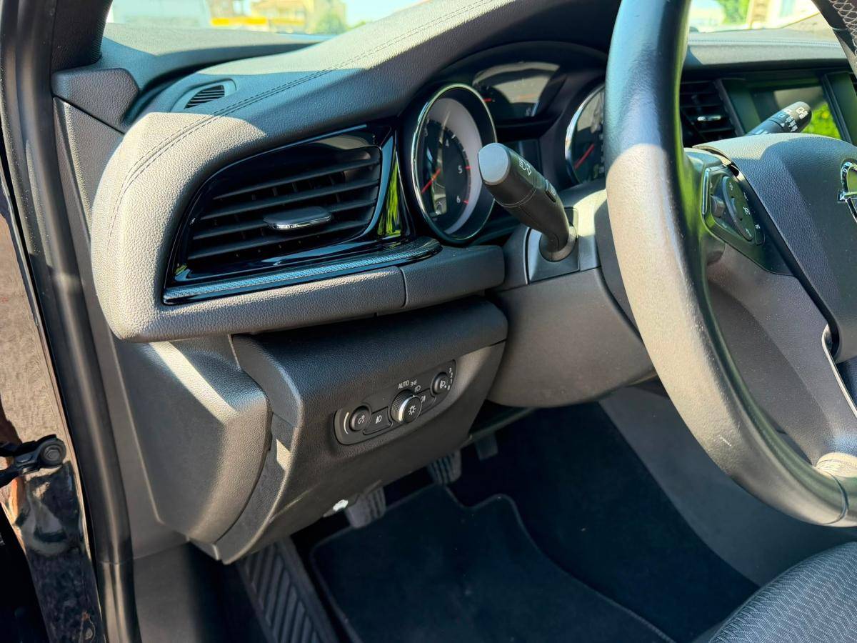 opel-insignia-sports-tourer-2021-diesel-1496cc