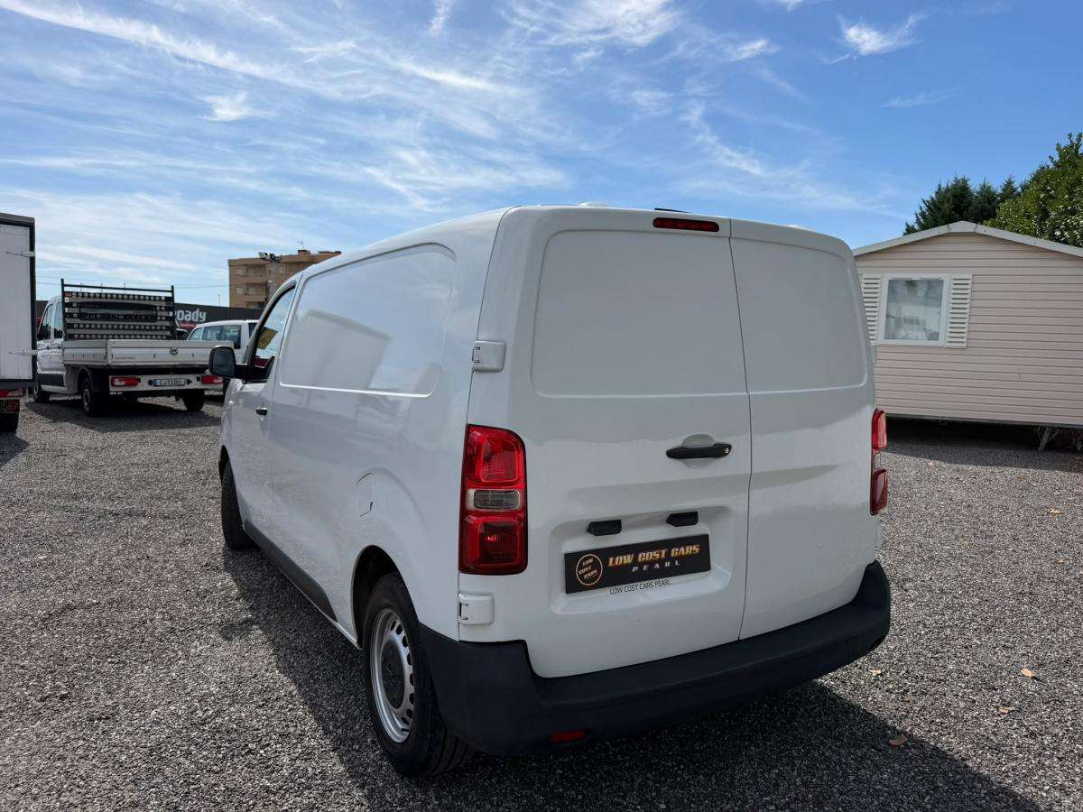 opel-vivaro-2023-diesel-1499cc