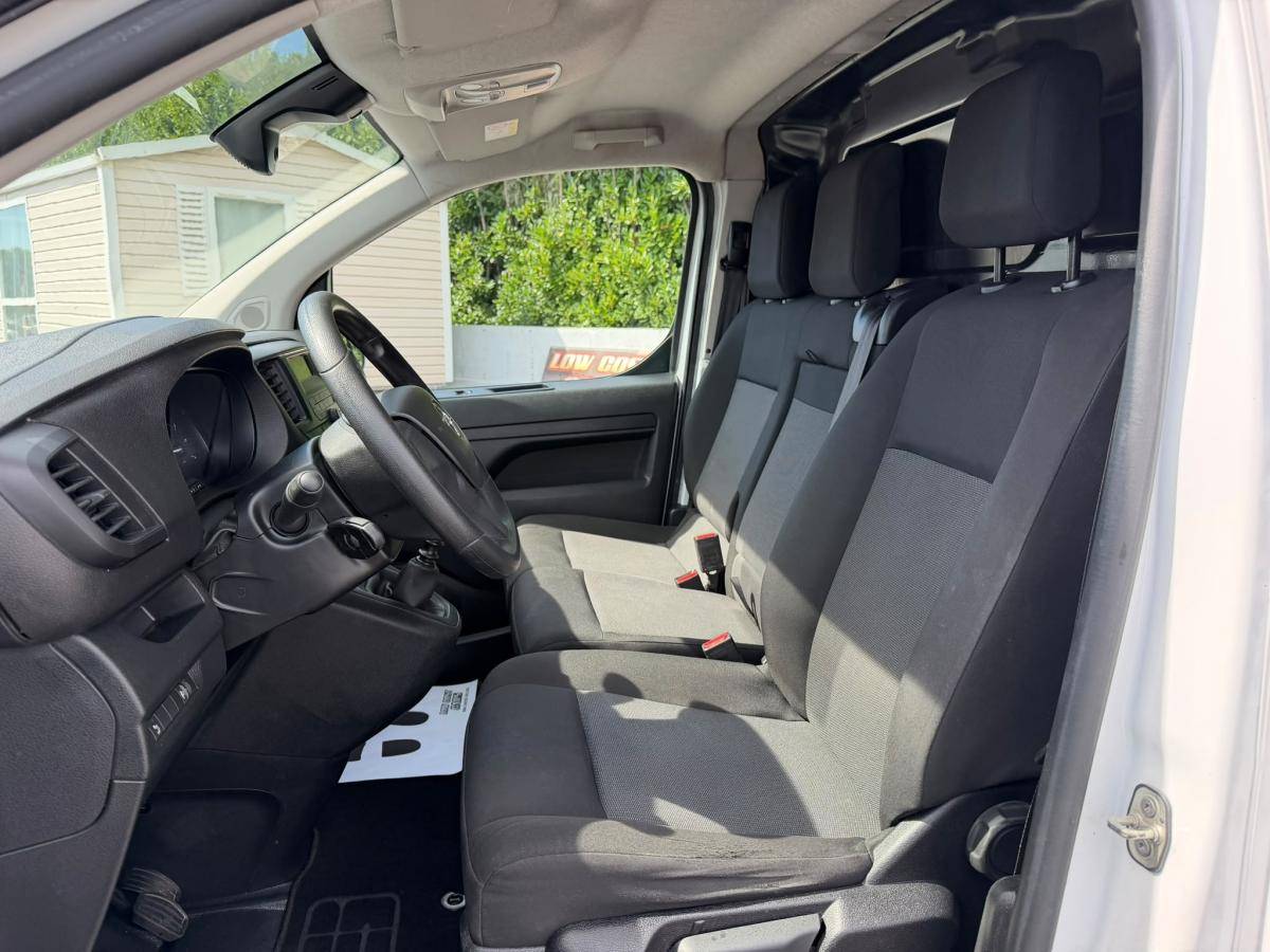 opel-vivaro-2023-diesel-1499cc