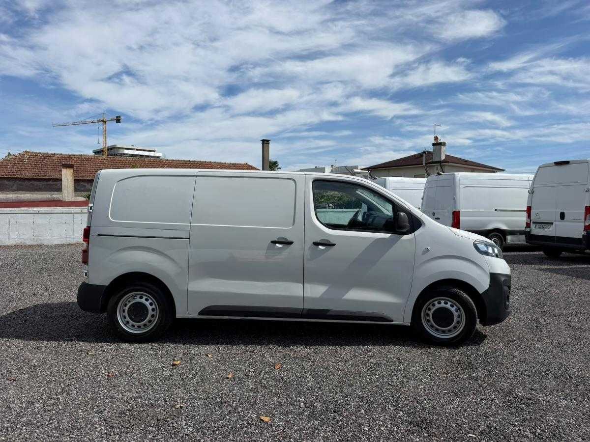 opel-vivaro-2023-diesel-1499cc