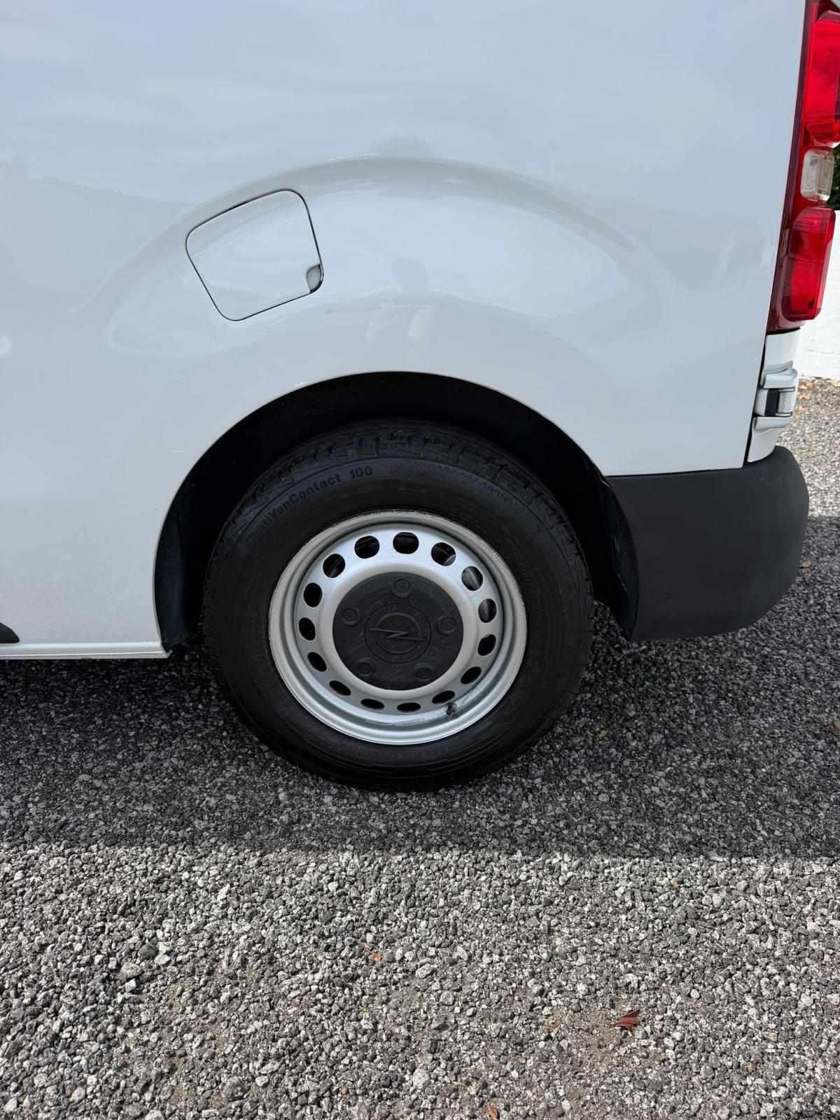 opel-vivaro-2023-diesel-1499cc
