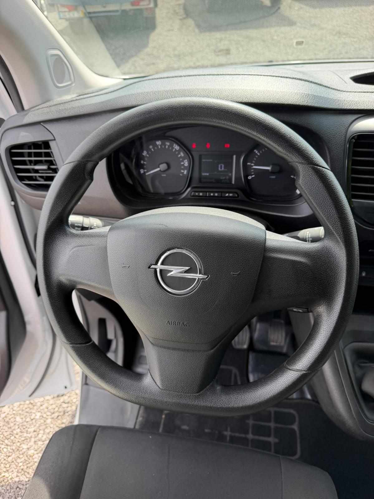 opel-vivaro-2023-diesel-1499cc