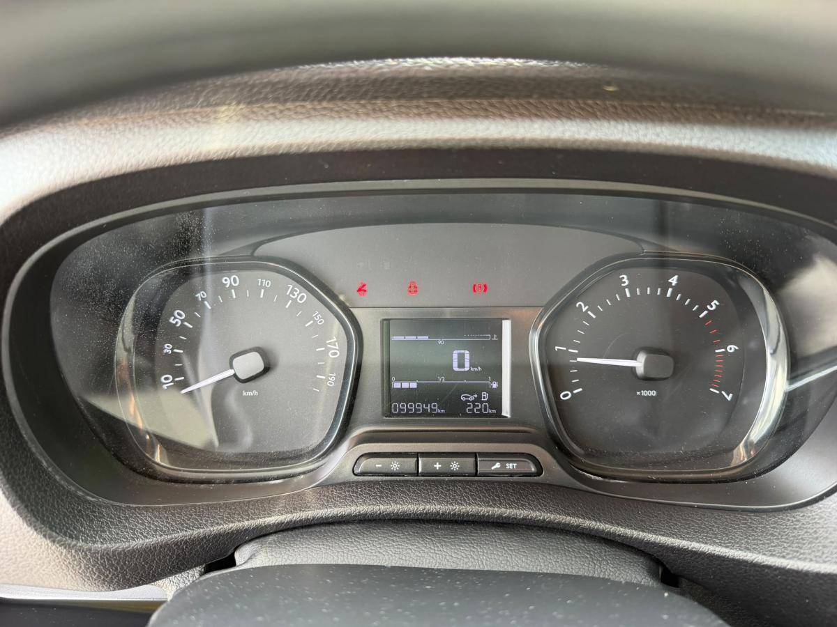 opel-vivaro-2023-diesel-1499cc