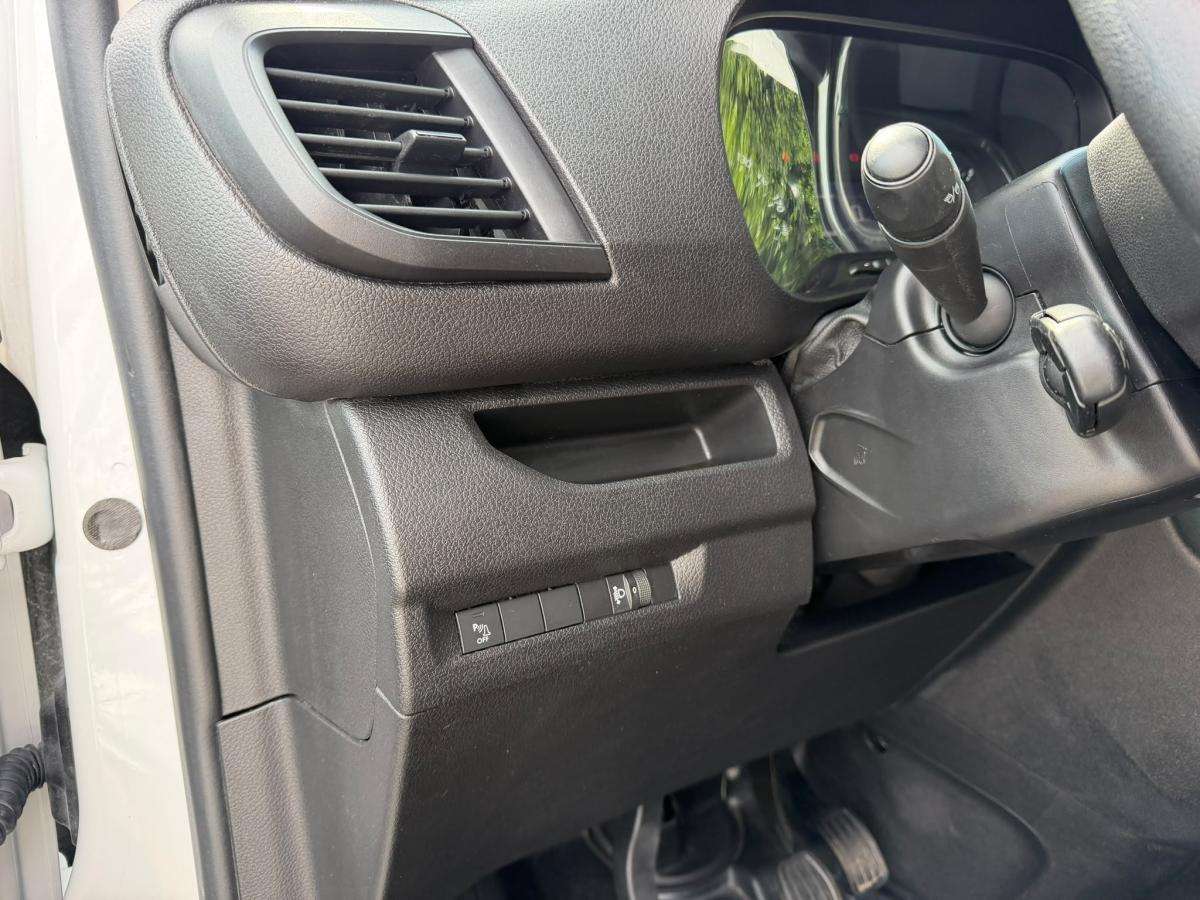 opel-vivaro-2023-diesel-1499cc