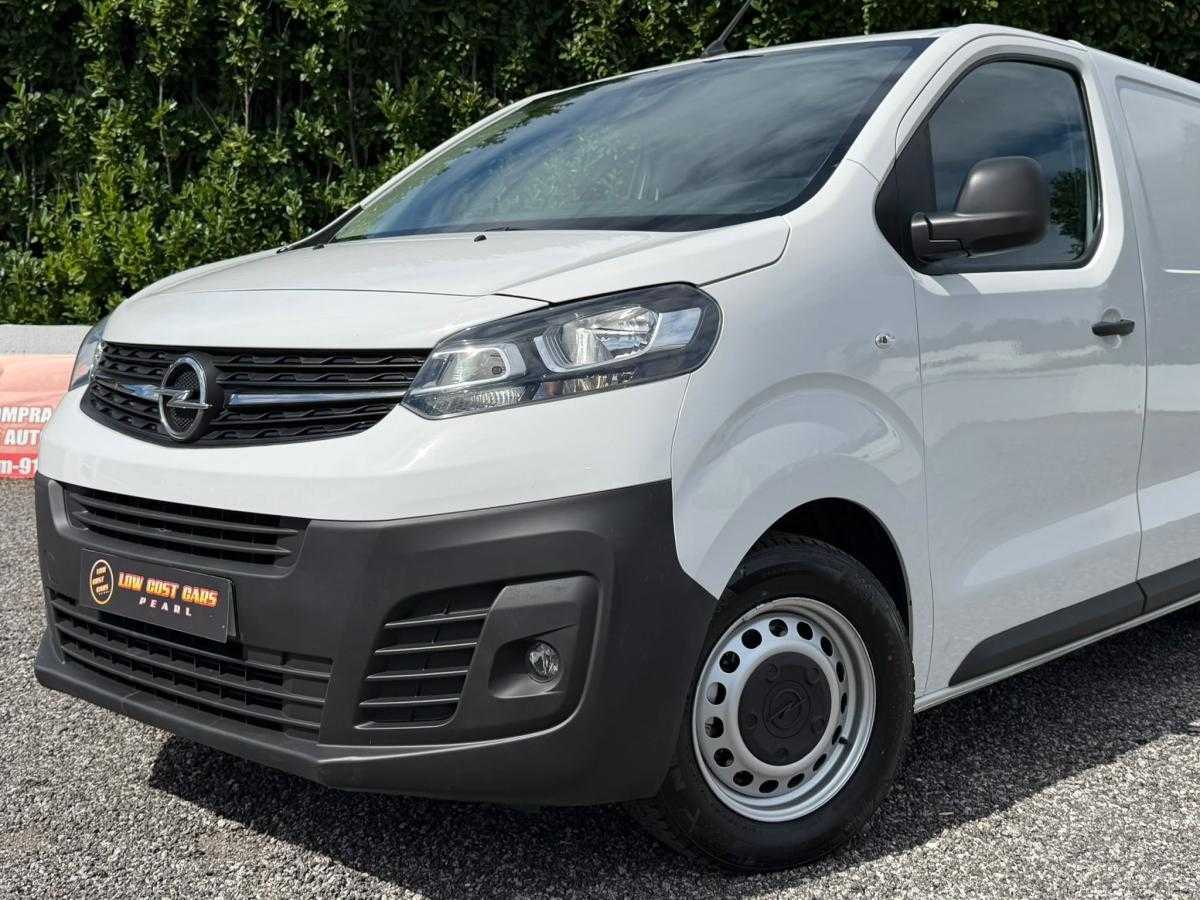 opel-vivaro-2023-diesel-1499cc