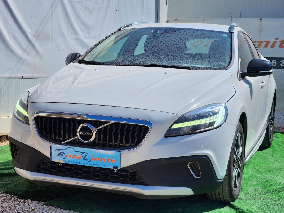 volvo-v40-cross-country-2019-diesel-1969cc