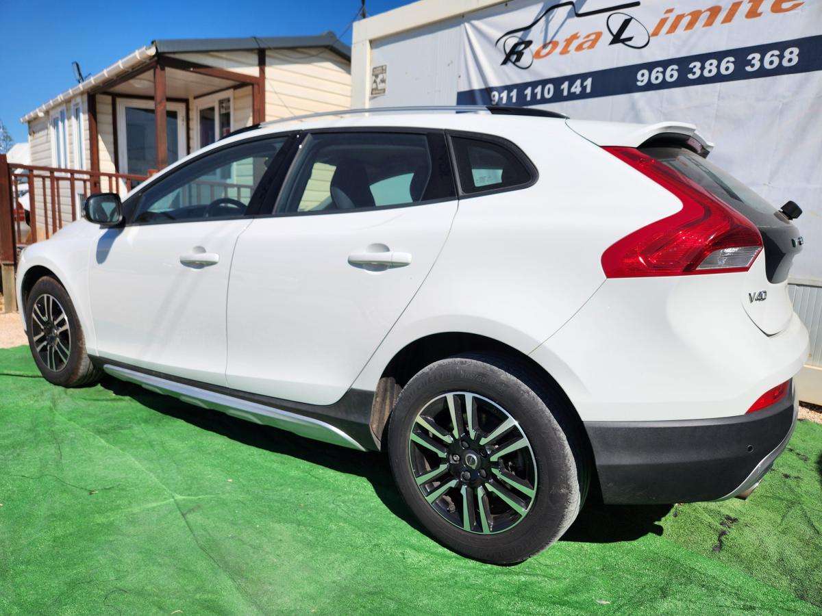 volvo-v40-cross-country-2019-diesel-1969cc