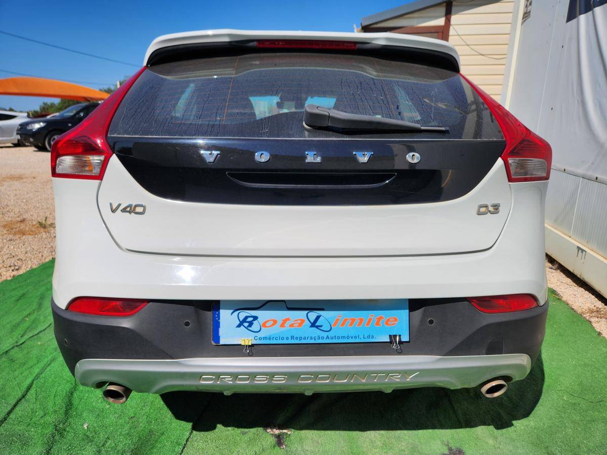 volvo-v40-cross-country-2019-diesel-1969cc