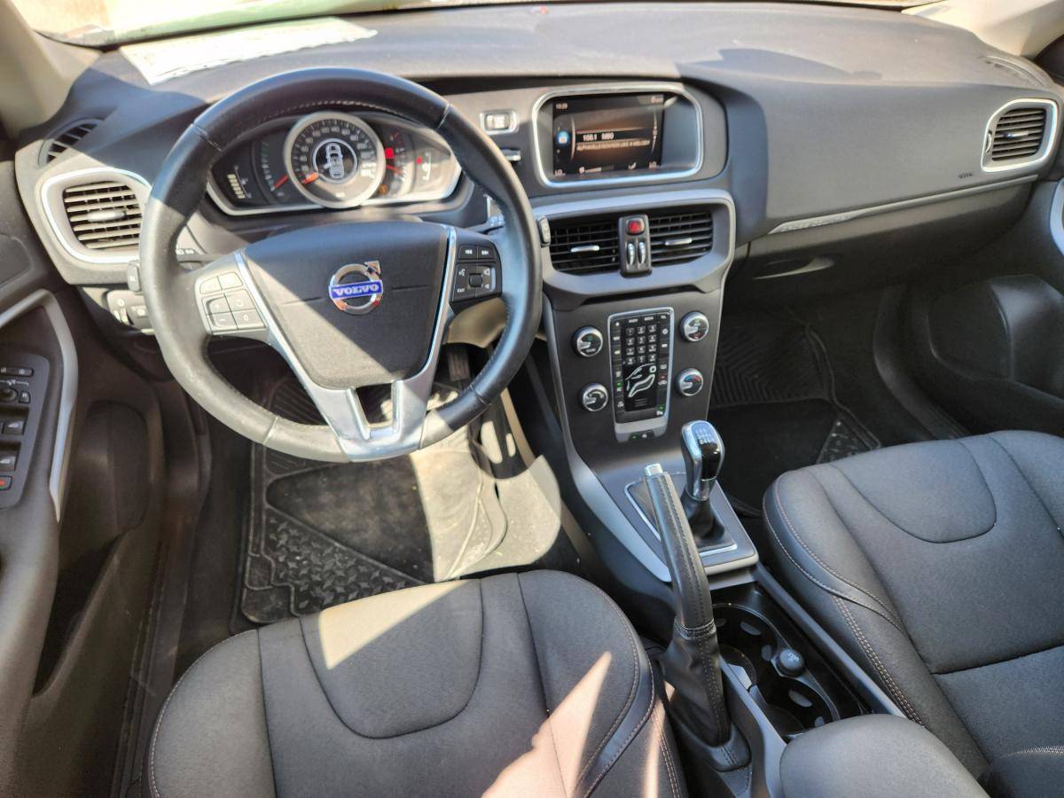 volvo-v40-cross-country-2019-diesel-1969cc