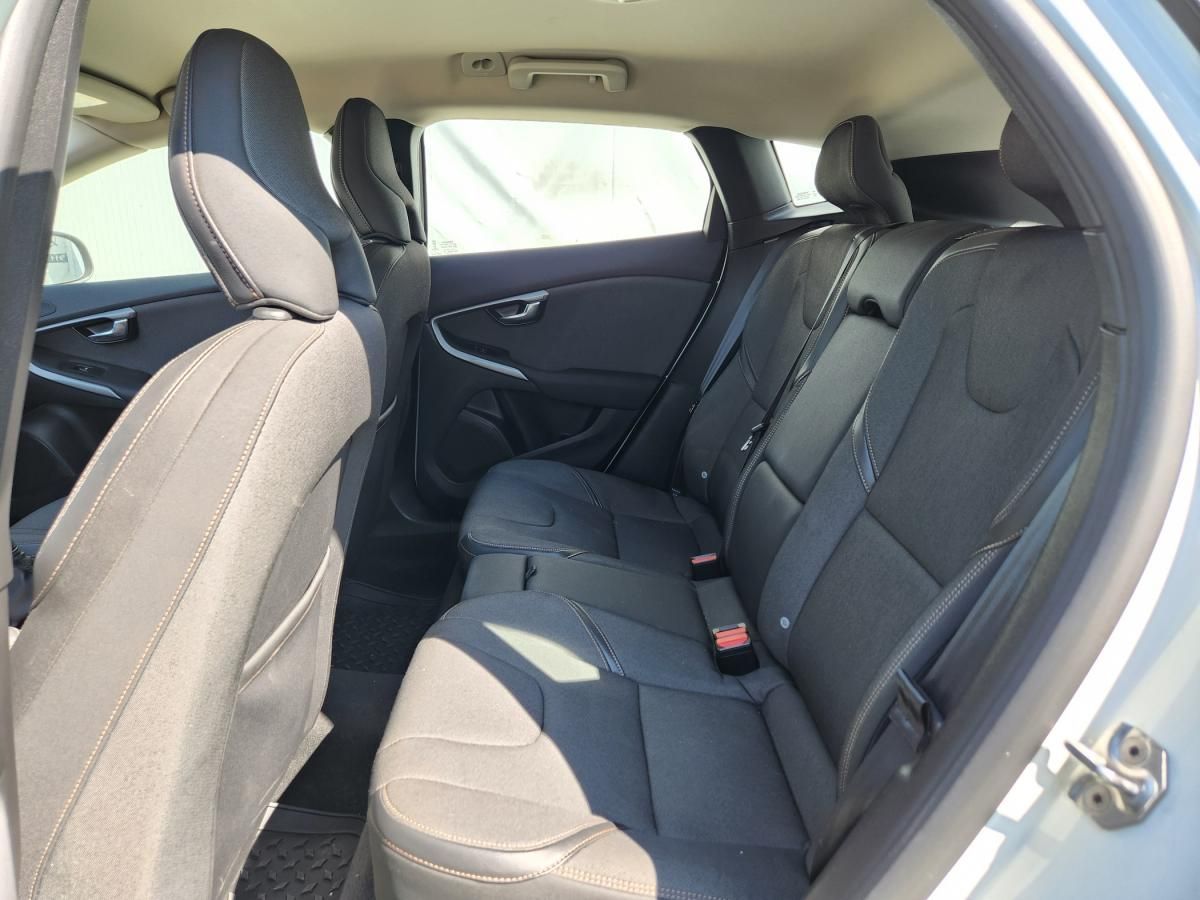 volvo-v40-cross-country-2019-diesel-1969cc