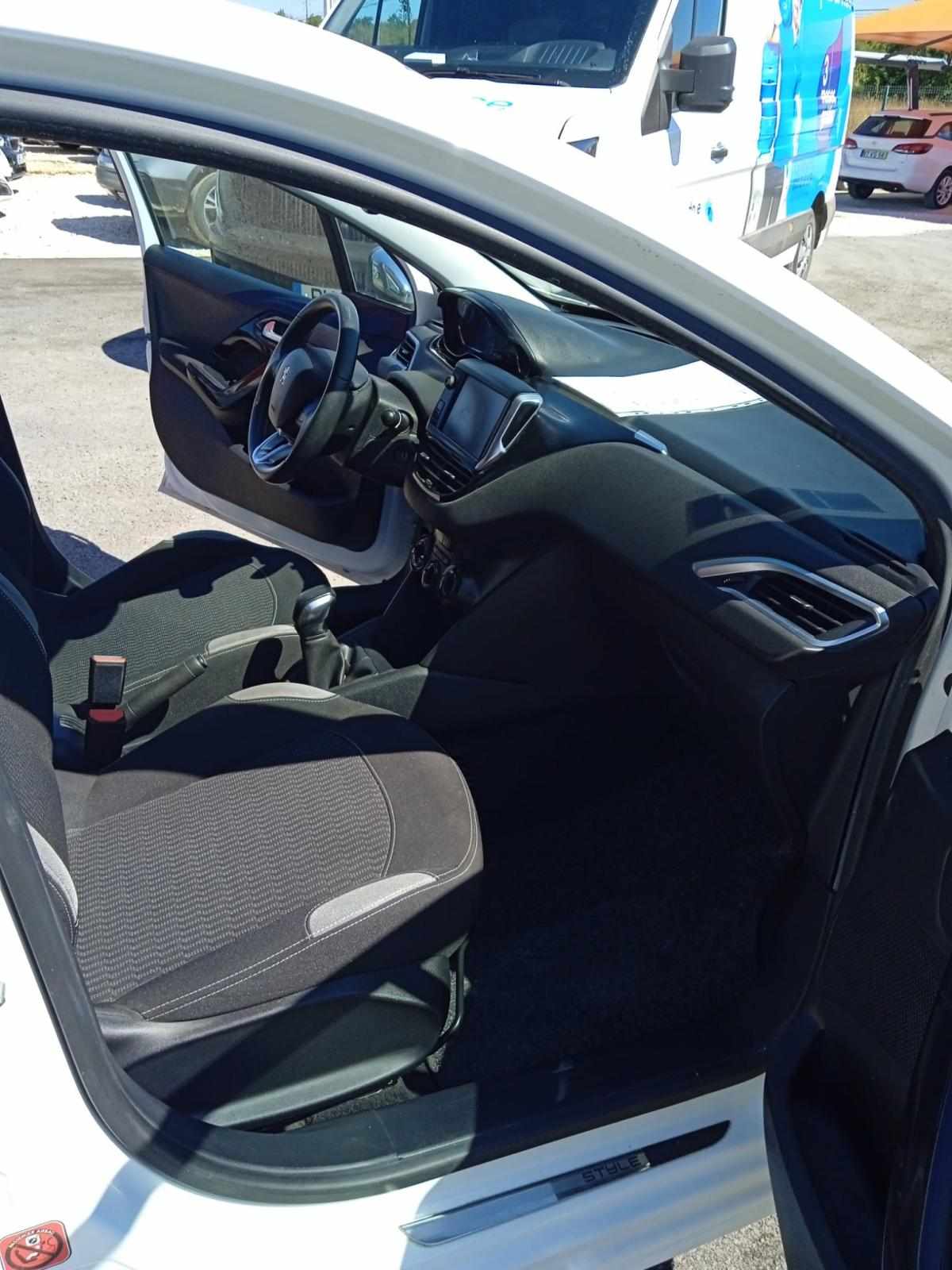 peugeot-208-2015-gasolina-1199cc