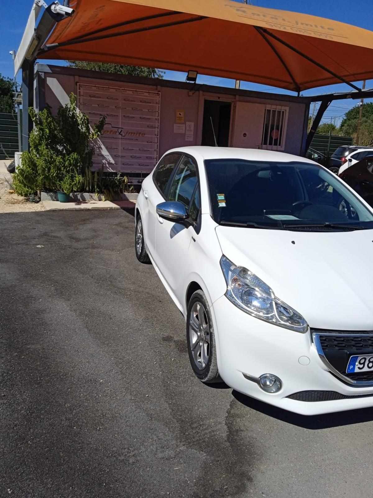 peugeot-208-2015-gasolina-1199cc