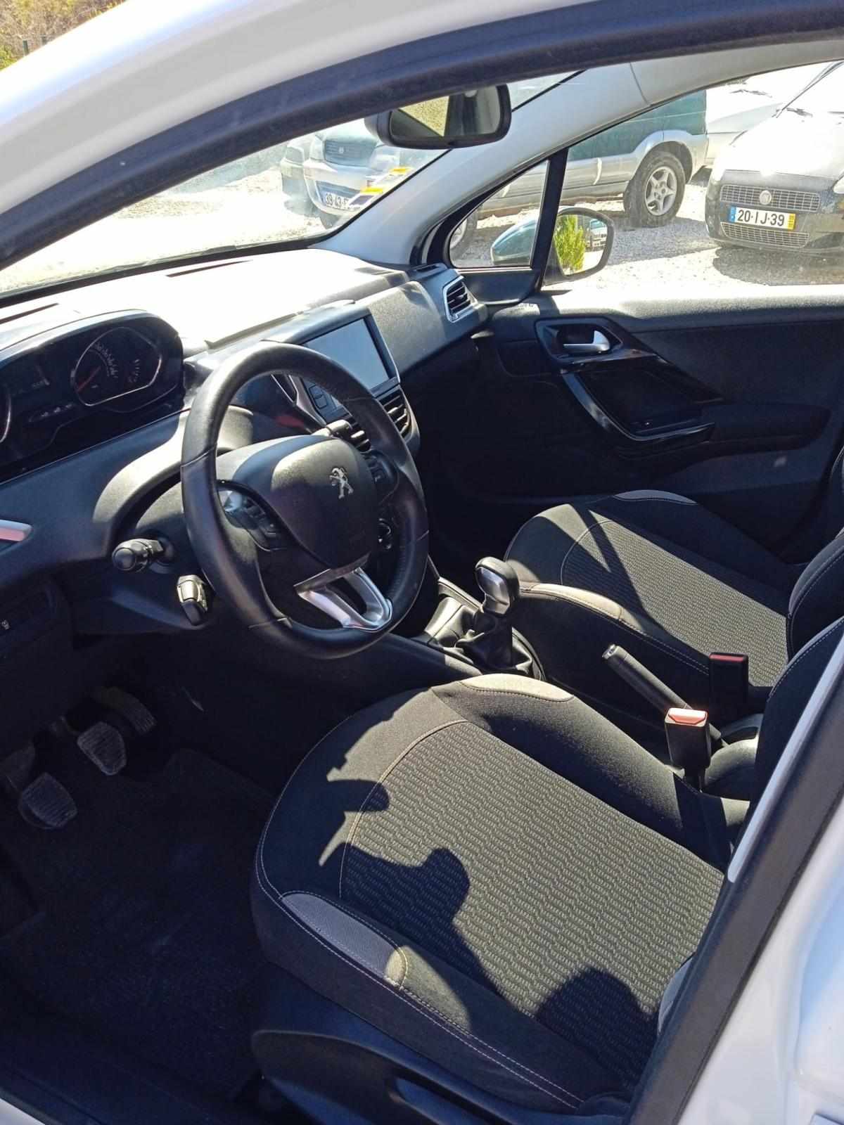 peugeot-208-2015-gasolina-1199cc