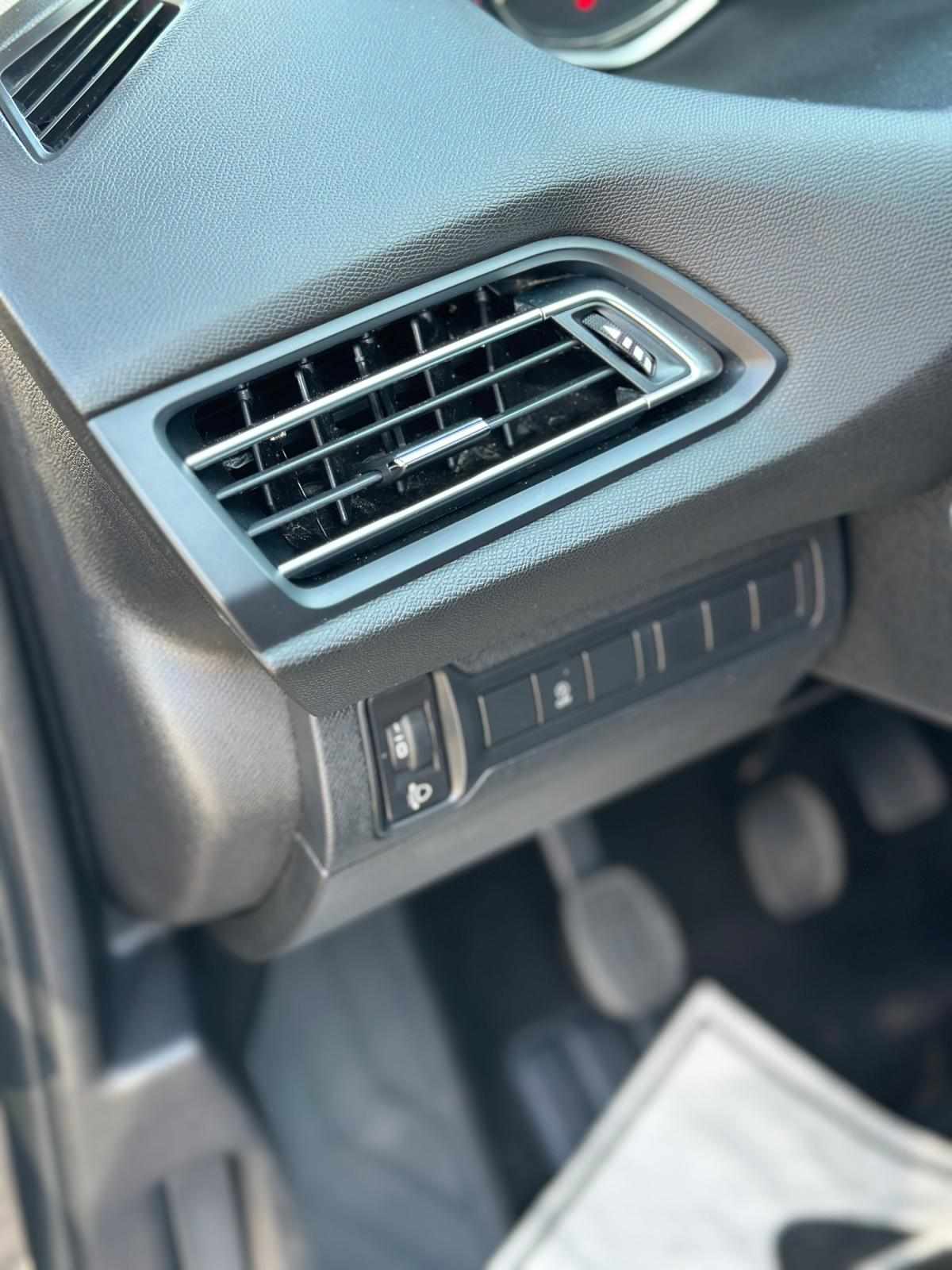 peugeot-308-2021-gasolina-1199cc